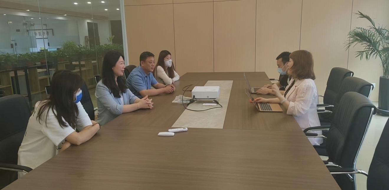 HXQC為江蘇中唯餐飲管理有限公司頒發(fā)首張生鮮農(nóng)產(chǎn)品配送服務(wù)認證證書